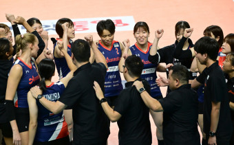 '역시' 김연경! 日 프로배구팀 상대 클래스 폭발... 흥국생명, 아란마레 셧아웃 완파[통영 현장리뷰]