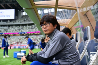 '대참사' 日에 전반 3실점, 한국 女 대표팀 0-4 완패... 신상우 신임 감독 데뷔전