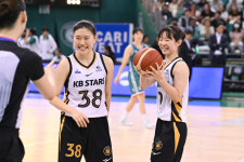 야전사령관→돌격대장 추가 허예은 슛 부담이요? 없는데요... 박지수 없는 KB 3점 농구로 채운다 [부천 현장]