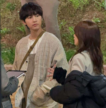 케이티는 둘째 태교, '아빠' 송중기는..'첫사랑' 천우희와 재회 '본업 복귀' 현장 [스타이슈]