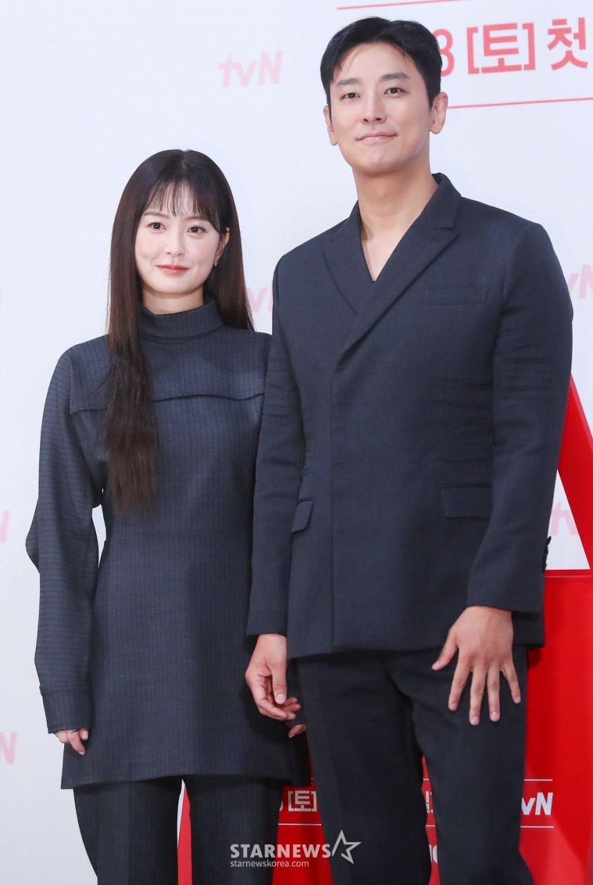 주지훈-정유미 백허그, 사랑은 외나무다리에서 기대감 UP!