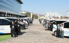 한국마사회, 장애인복지시설에 국민드림마차 전달