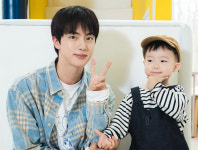 김석진씨 결혼하고 싶네요♥ 방탄소년단 진 달려라 석진, 전 세계 뜨거운 인기