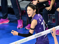 '최소 경기 5000점' 김연경 또 대기록 "숫자 연연하지 않아, 상 받은 것도 깜빡해"... 흥국생명 최다 연승 경신[화성 현장]