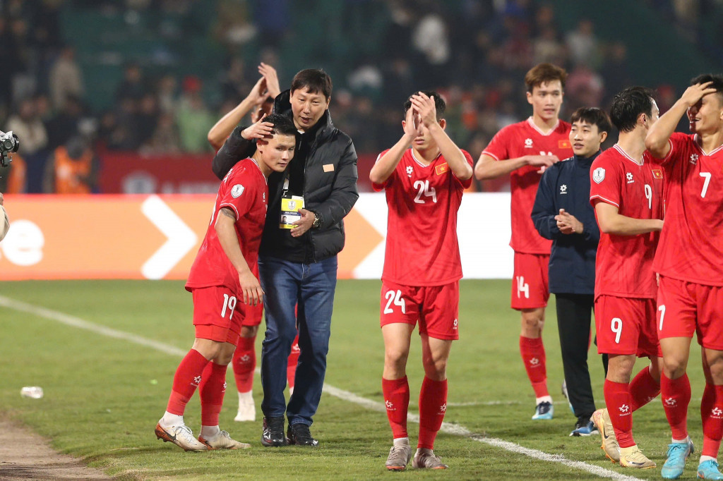 베트남, 인도네시아에 1-0 승리하며 미쓰비시컵 조 1위 올라, 김상식 감독 한국인 맞대결 승리