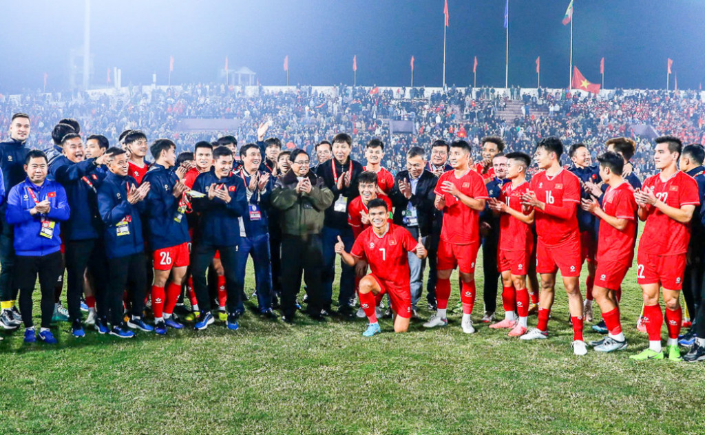 베트남 축구대표팀, 김상식 감독 지휘 미쓰비시컵 1차전 후반 추가시간 결승행 눈앞에