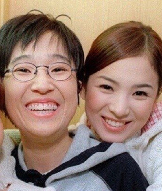 송혜교와 전여빈, 비밀보장 출연으로 영화 검은 수녀들 홍보한다