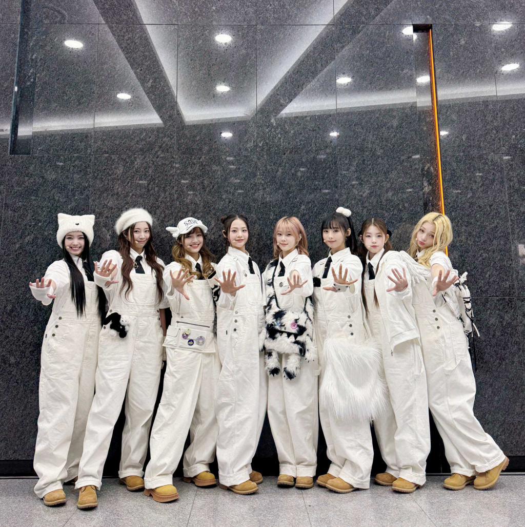 유니스, 뿌요뿌요 무대로 한일톱텐쇼에서 눈부신 매력 발산!