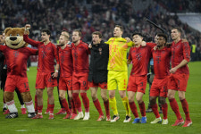 아킬레스건 부상 김민재, 현지 예상 깨고 선발→한 골 막는 환상 수비! 뮌헨 4-0 무실점 대승... 리그 2위와 8점 차