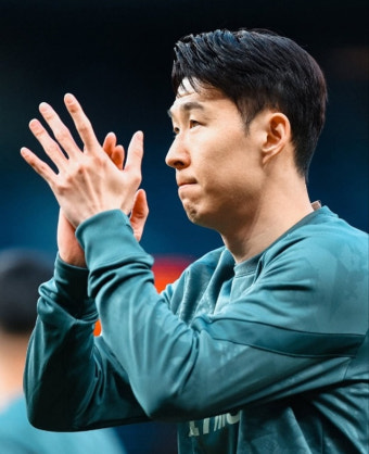 손흥민 아쉽다! 감아차기 슈팅→GK 슈퍼세이브... 토트넘 UEL 8강 1차전 1-1 무