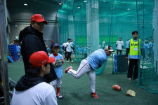 선수협 야구클리닉 마친 양현종 회장 유소년은 프로야구 미래→꿈 심어주는 계기되길