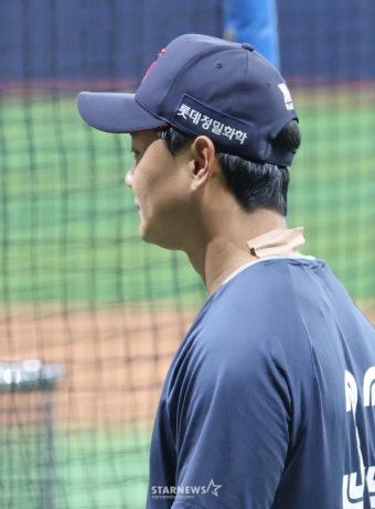 [포토] 손호영 '지금은 부상투혼 필요한 때'