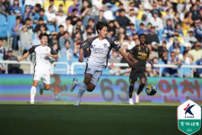 무고사 멀티골 폭발→K리그 100호골 역시 파검의 피니셔! 파죽의 8연승 인천, 전남 2-0 꺾고 선두 질주 [인천 현장리뷰]