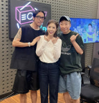 코요태 신지·빽가, 논란 속 따봉 포즈+어깨 터치..논란 속에도 끈끈한 우정[스타IN★]