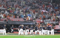 [포토]'6-5으로 강우콜드승' 한화이글스