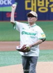 [포토] 광복절 시구 '대한이 살았다'