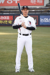 황재균, 왜 이적 안했나 