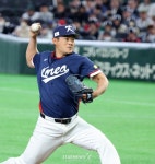 [한번에쓱]2회말 팔꿈치 통증으로 강판된 손주영 긴급구원한 노경은