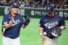 [한번에쓱]2회말 팔꿈치 통증으로 강판된 손주영 긴급구원한 노경은