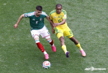 레드카드 3장, 퇴장 속출! 멕시코, 남아공 2-0 꺾고 '다사다난' 개막전 승리... '황희찬 동료' 히메네스 골