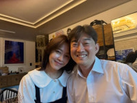 '재혼' 강성연, 신경과 의사 장민욱과 '투샷'..