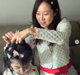 '유부녀' 공효진, 연하 남편과 다정하게 끌어 안고 '다정'..