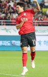 [포토] 이동경, 교체와 동시에 쐐기골