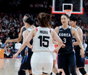 [한번에쓱]던지면 들어간다! '1쿼터 득점 성공 환호' 이해란