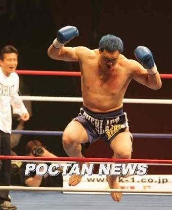 최홍만 포효, 아케보노도 눕혔다