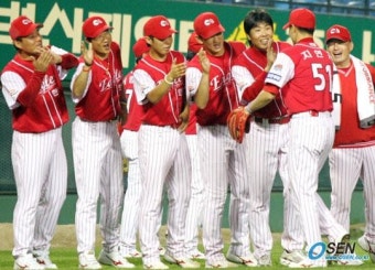 [사진]두산에 2연승한 한화, '2위가 보인다'