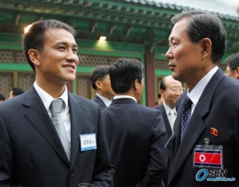 [사진]김주성 대한축구협회 이사와 이경일 북한 단장