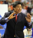 [사진]역전 당한 뒤 속이 타는 이문규 감독