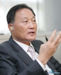 [사진]새로 구성될 기술위원회에 대해 설명하는 김호곤 전무이사