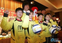 [사진]박주영-김용대, '맥도널드 어린이 축구교실 파트너 됐어요'
