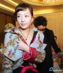 [사진]신부와 인사하고 나오는 김지유와 이천수