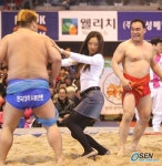 [사진]씨름판이 아니라 람바다판이네!