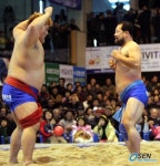 [사진]함께 람바다를 추는 박광덕과 이승삼
