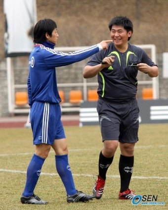 [사진]김남일,'이호는 경고가 아니라 퇴장이죠!'