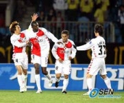 부산 3연승, '무패' 수원 4-1 대파