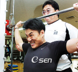 이승엽, 50홈런 기원 참치 제공받는다