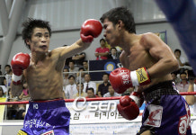 [사진]최요삼,스트레이트 받아라!