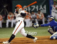'준PO 사나이' 이범호, 통산 6호 홈런