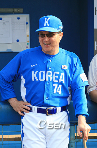 한화, SSG와의 홈 경기서 류현진vs김광현 맞대결 기대감↑ 류현진 교체에 고민..감독 무릎 건강 우려 솔직 고백! 존경과 감사之정 드러내며 기대했던 경기 이끌어 가며 현장 평가까지.