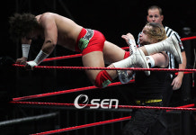 [사진]칼리토,내 다리 공격에 당해봐!