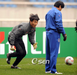 [사진]염동균,땅에 닿기 전에 받아야 해!