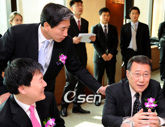 [사진]박노준,'하 총장님, 대만에서 돌아오셨군요!'