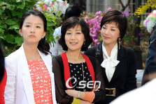 [사진] 화장품 회사 직원들, 우리 잔치날이에요
