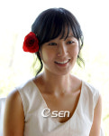 [사진] 임정은, 머리에 꽃 달고 예쁜 미소