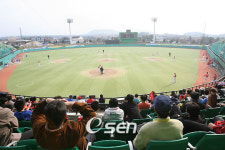 제주도-KBO, 오라구장 대대적 개보수에 합의