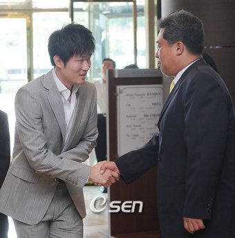 [사진]강혁,'감독님! 잘 지내셨습니까?'
